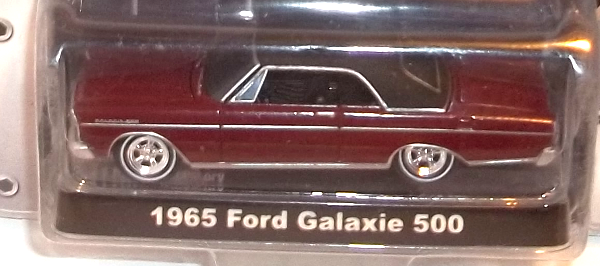 Greenlight Muscle Car GARAGE Hobby Collection dark red 1965 Ford Galaxie 500 with blacktop