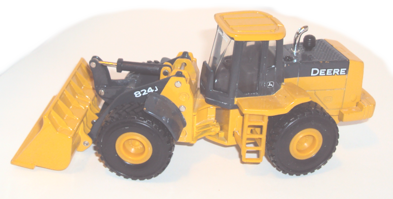 Deere 824j Wheel Loader - sandy yellow with bucket down