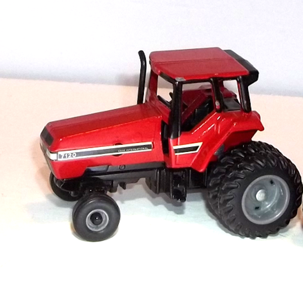 7129 Red Case International Tractor - GOOD Condition! (left side view)