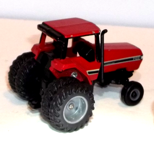 7120 Red Case International Tractor - GOOD Condition - (right side view)