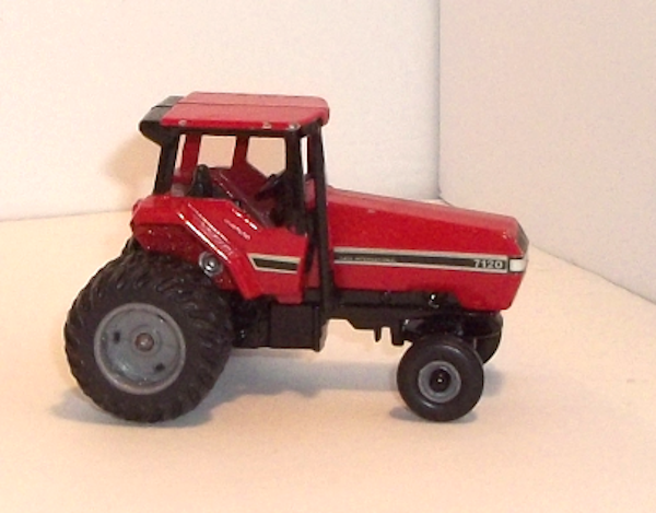 7120 Red Case International Tractor - GOOD Condition (right side view)