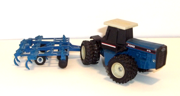 Blue Ford 876 tractor with blue harrow - turning right