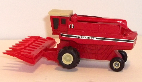 AXIAL Flow 1640 International Harvester with corn header