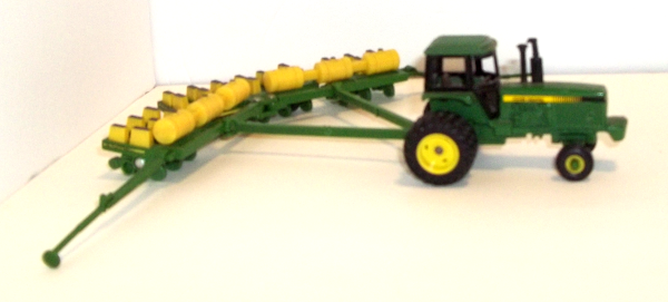 John Deere-1765-Flex-Drawn-Planter-with-tanks-for-insecticide