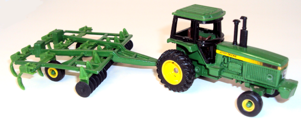 John Deere Tractor with disc cultivator (right-side)