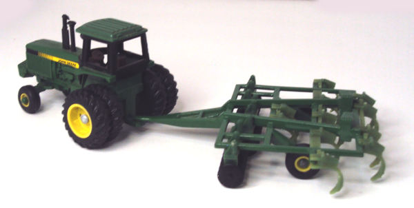 John Deere tractor with Disc cultivator 1:64 scale by Ertl (2 sets)