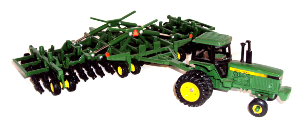 John Deere tractor turning with 637 disc drill with hydraulic wing-lifters