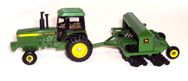 John Deere Tractor with grain drill #1560 (left-side-view)
