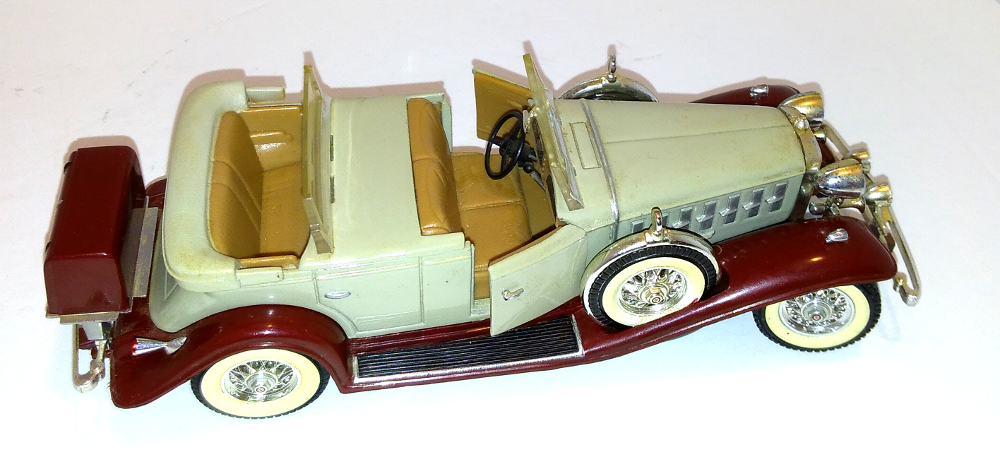 Cadillac 1932 Phaeton V16 convertible - above-right