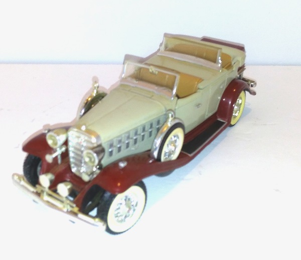 Cadillac 1932 Phaeton V16 Convertible - front-left view